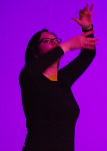 Foto: Laura M. Schwengber beim Gebärden