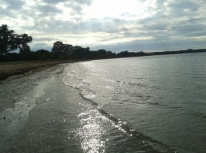 Foto: Blick auf Strand und Wasser