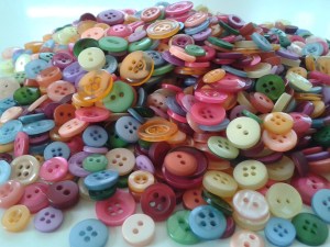 Foto: Viele bunte Knöpfe auf einem Haufen