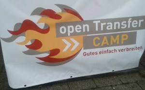 Foto: Logo vom openTransfer CAMP vor der TU Dortmund