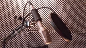 Foto: Sprechermikrofon in einer Sprecherkabine